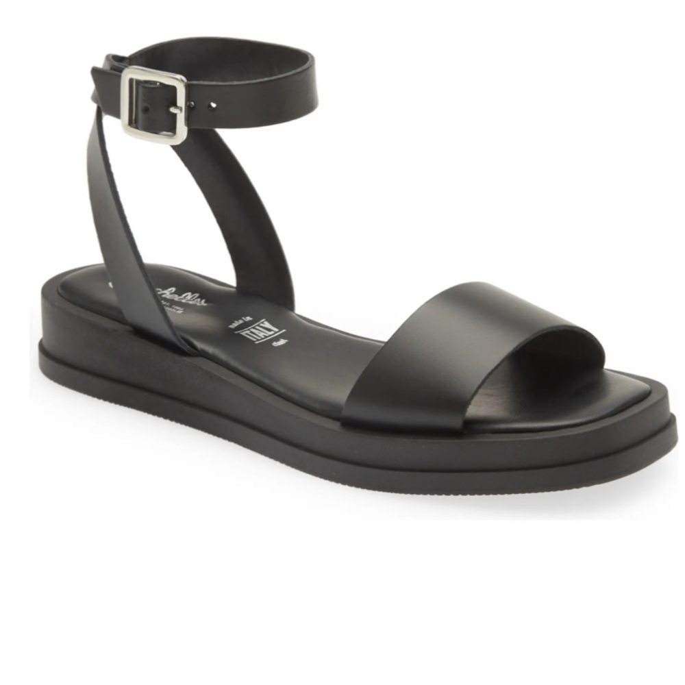 Cute sandals that go with everything! Perfect for spring and summer!!😁☀️